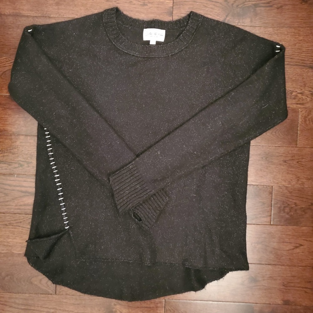 Feel the piece sweater